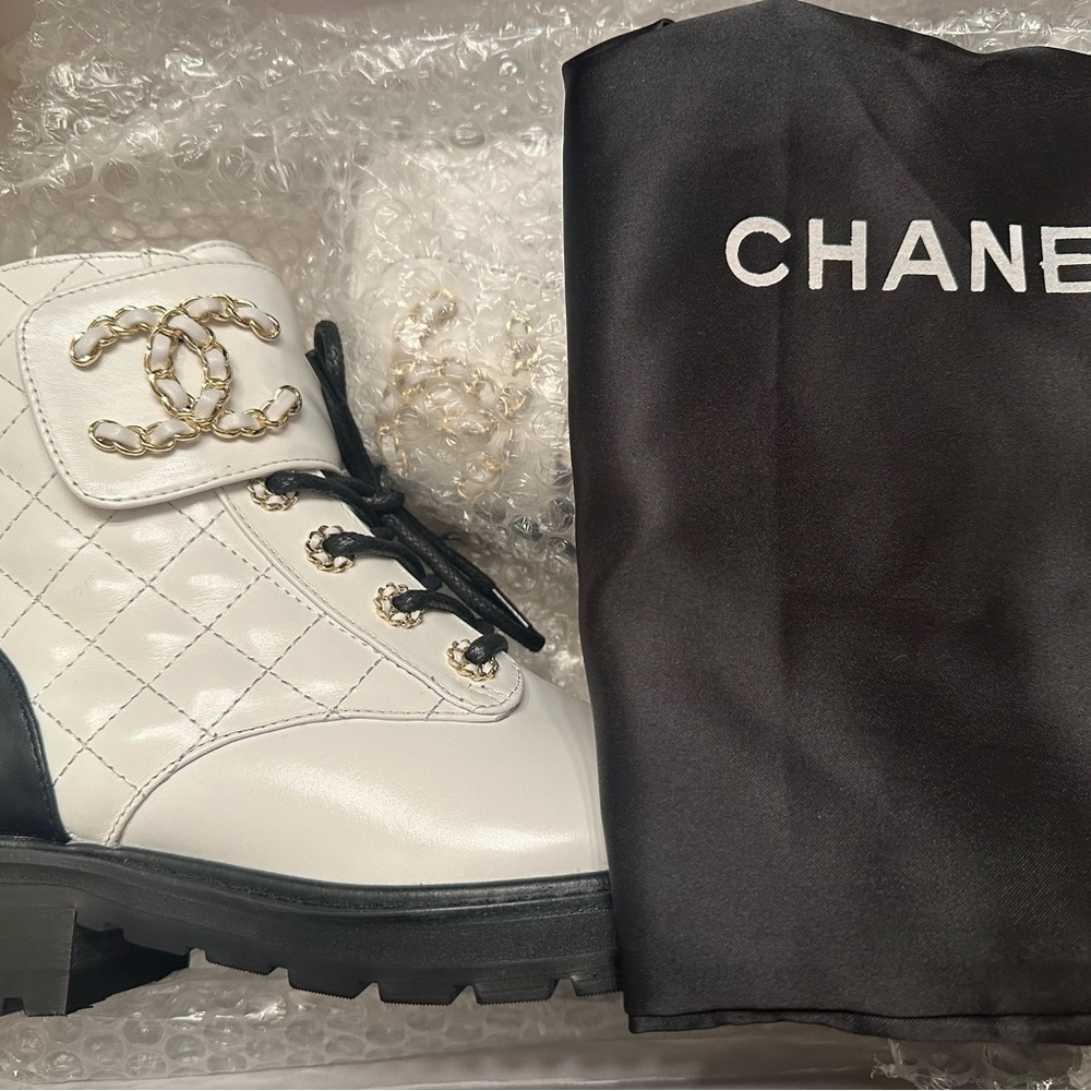 Dupe Chanel combat boots new! Stunning boots size 36🩵